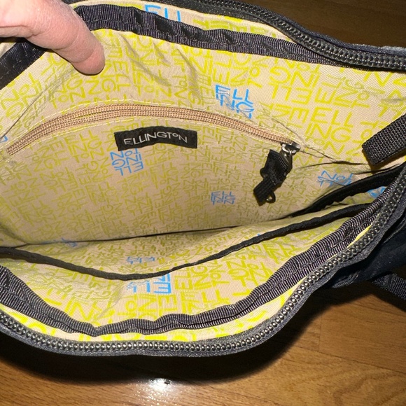 Ellington Messenger Bag Crossbody Bag Black - Picture 8 of 14